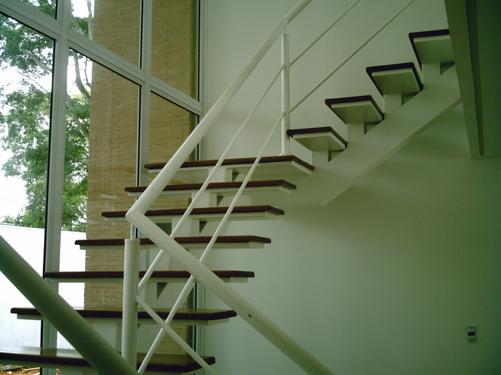 escadas de madeira residencial