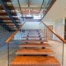 Quanto custa uma escada de madeira residencial