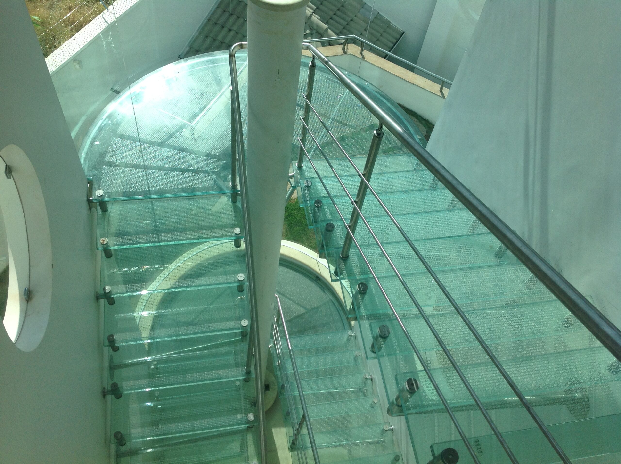 Escada de vidro