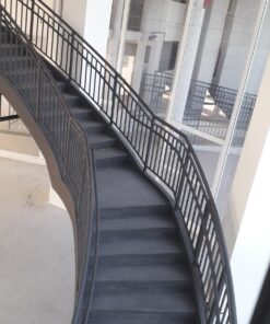 escada de chapa com degraus de madeira 1