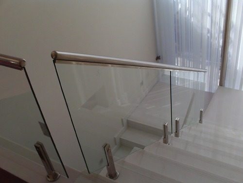 Os acessórios para guarda corpo de vidro