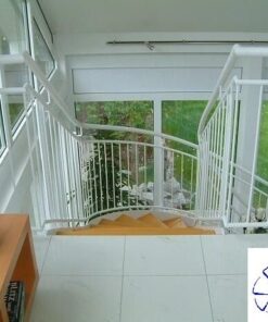 escada de chapa com degraus de madeira 2