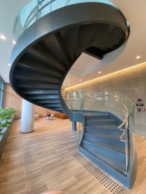 Escada helicoidal de aço carbono moderna