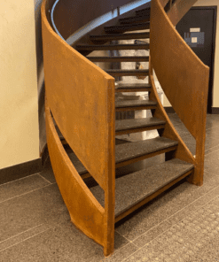 Escada Curva de Aço Corten