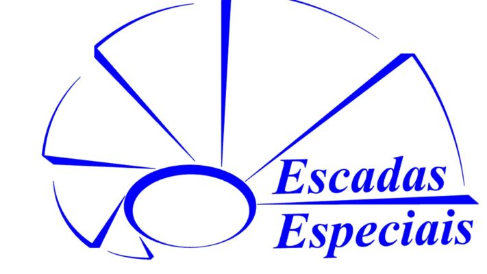 Escada helicoidal em espaço de pé-direito duplo representando circulação vertical em arquitetura